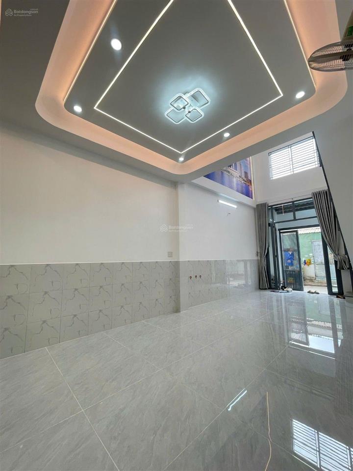 Hiếm. nhà mới 3 tầng. dt 4x15m. 4 tỷ hơn. hẻm 7m thông. hương lộ 2. bình trị đông. quận bình tân.