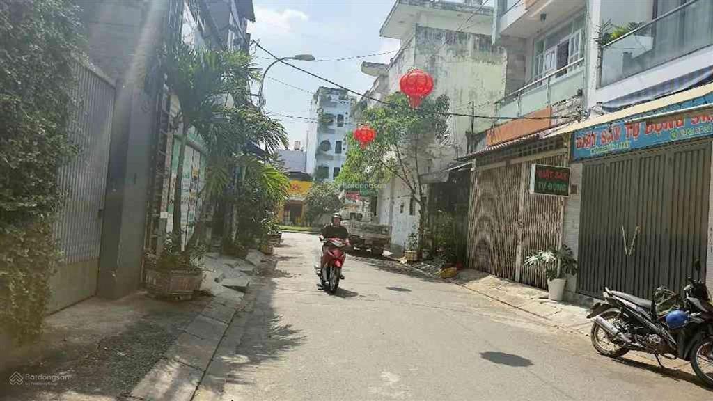Nhà mới nguyễn sơn. tân hương. dt 4x18m. 5 tầng. 6 tỷ hơn. hẻm 8m thông. p.phú thọ hoà. q. tân phú.