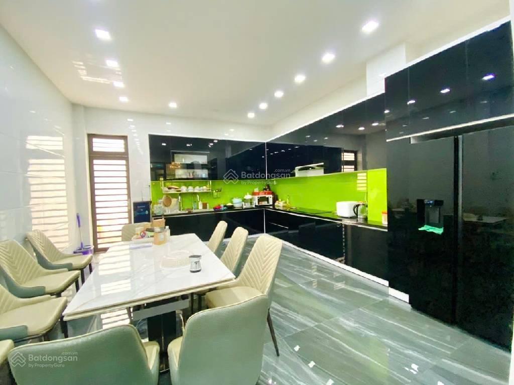 Dt 4x15m. 3 tầng. 6 tỷ hơn. hẻm xe tải thông. đường hoà bình. khuông việt. kênh tân hoá. q.tân phú.
