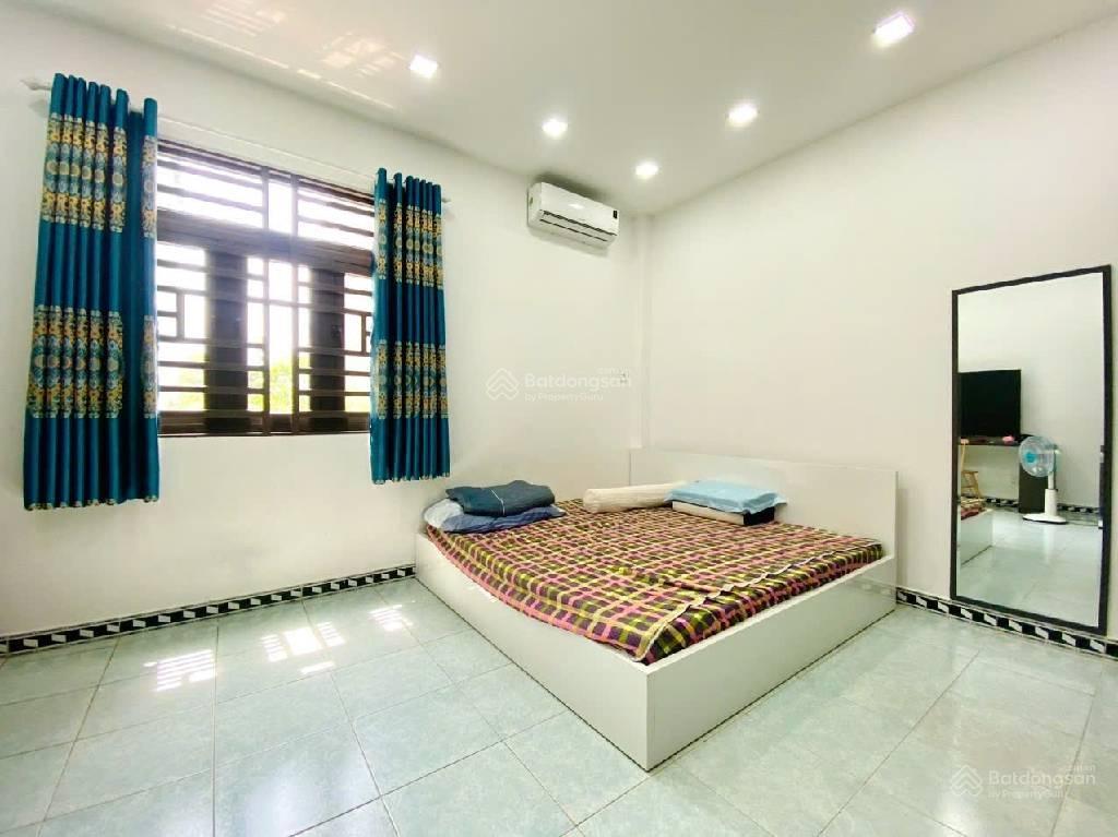 Dt 4x15m. 3 tầng. 6 tỷ hơn. hẻm xe tải thông. đường hoà bình. khuông việt. kênh tân hoá. q.tân phú.