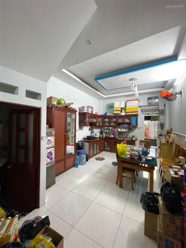 Nhà 2 mặt tiền xe tải. dt 4x17m. 5 tỷ xíu. 2 tầng. hương lộ 2. hoà bình. phan anh. quận bình tân.
