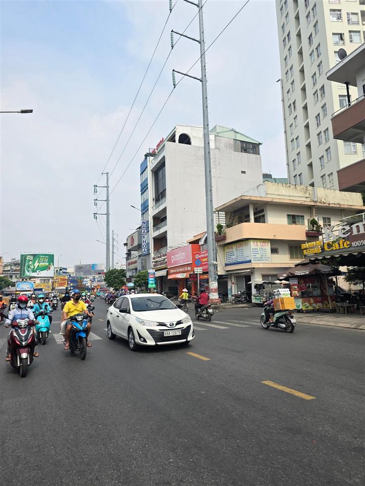 Mtkd lạc long quân. hòa bình. 7 tỷ hơn. 3 tầng. dt 4x14m. dòng tiền 50tr/1th. minh phụng. quận 11.
