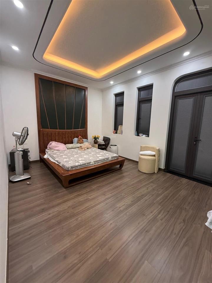 Hàng ngon. khuông việt. kênh tân hóa. âu cơ. 6 tỷ hơn. dt 5x14m. 3 tầng. hẻm 6m thông. quận tân phú