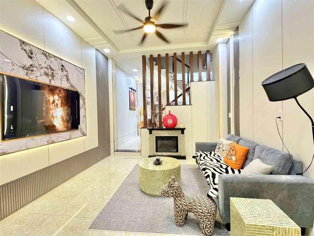Khu ẩm thực hậu giang. minh phụng. dt 4x14m. 5 tỷ hơn. hẻm xe hơi. 2 tầng. nguyễn văn luông. quận 6