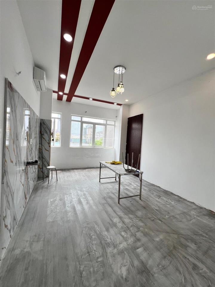 Gấp bán. 4 tầng. dt 4x15m. 5 tỷ hơn. hẻm 5m thông. an dương vương. lê cơ. võ văn kiệt. q. bình tân.
