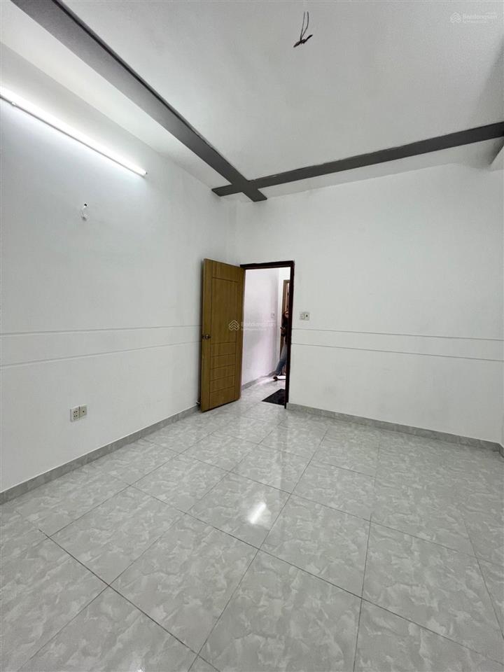 Gấp bán. 4 tầng. dt 4x15m. 5 tỷ hơn. hẻm 5m thông. an dương vương. lê cơ. võ văn kiệt. q. bình tân.
