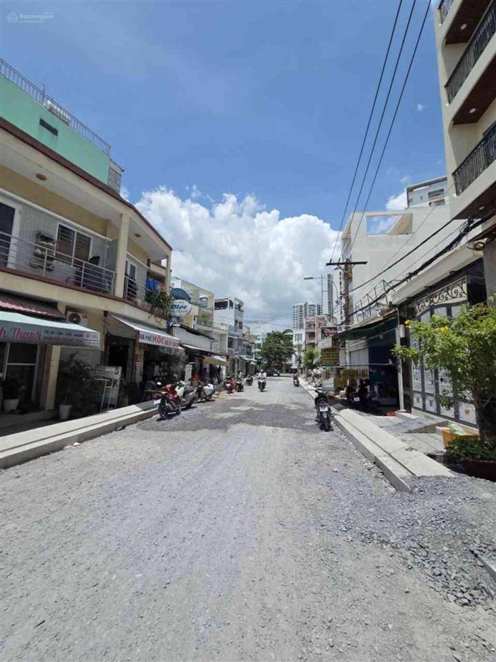 Lý chiêu hoàng. cư xá phú lâm d. bình phú. 9 tỷ hơn. dt 4x18m. 4 tầng. dòng tiền 40tr/1th. quận 6.