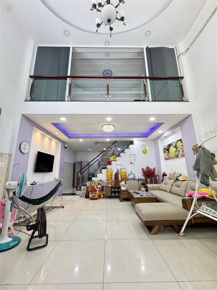 Hàng ngon. nhà 5 tầng. 4 tỷ hơn. dt 4x11m. hẻm 4m thông. tô hiệu. hoà bình. luỹ bán bích. q.tân phú