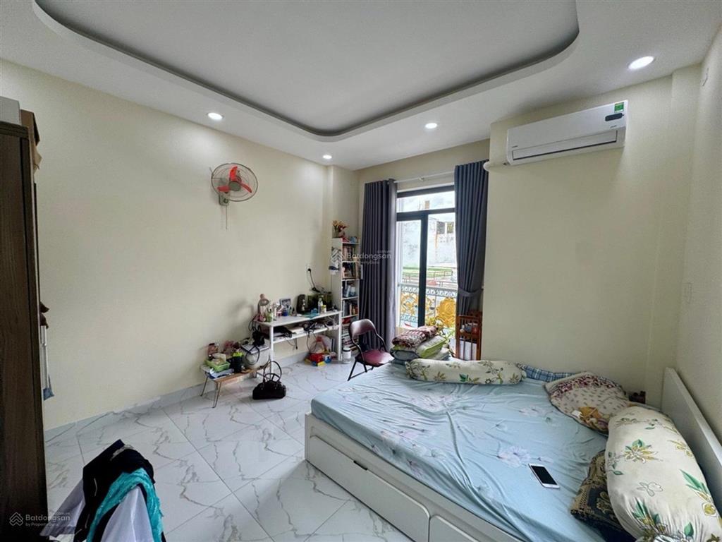Hàng ngộp 9 chủ. 5 tỷ hơn. 4 tầng. dt 4x12m. hẻm xe hơi. lê văn quới. h.l 2. b.t.đông. q. bình tân.