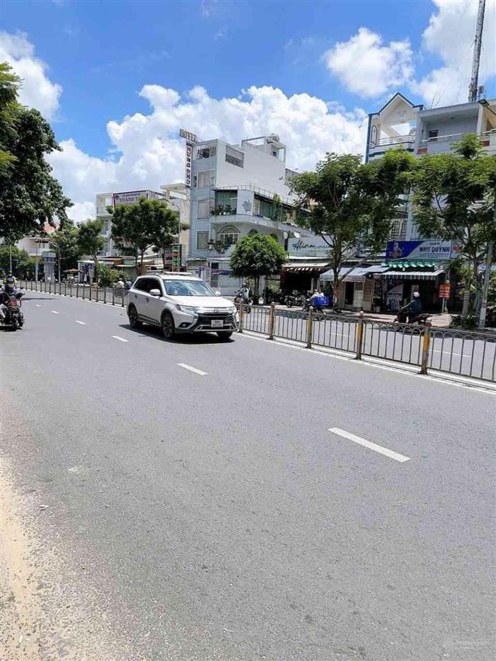Lý chiêu hoàng. bình phú. an dương vương. 3 tầng. 6 tỷ hơn. dt 4x13m. hẻm 1/. xe tải thông. quận 6.