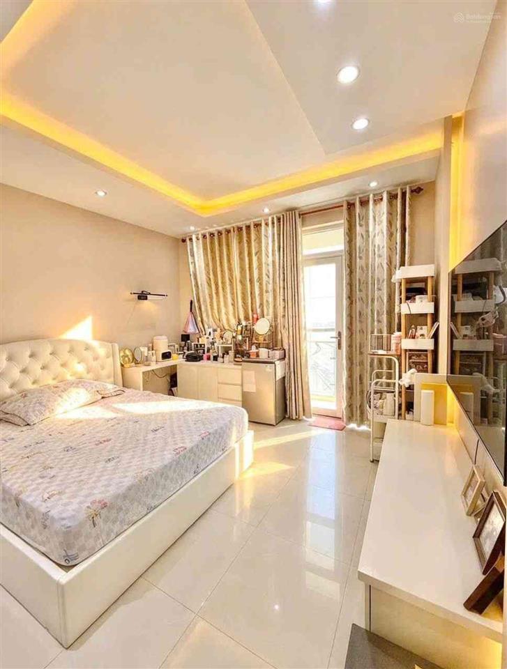 Hàng hiếm. nguyễn sơn. lũy bán bích. 5 tầng. 5 tỷ hơn. dt 4x14m. hẻm 6m xe hơi thông. quận tân phú.