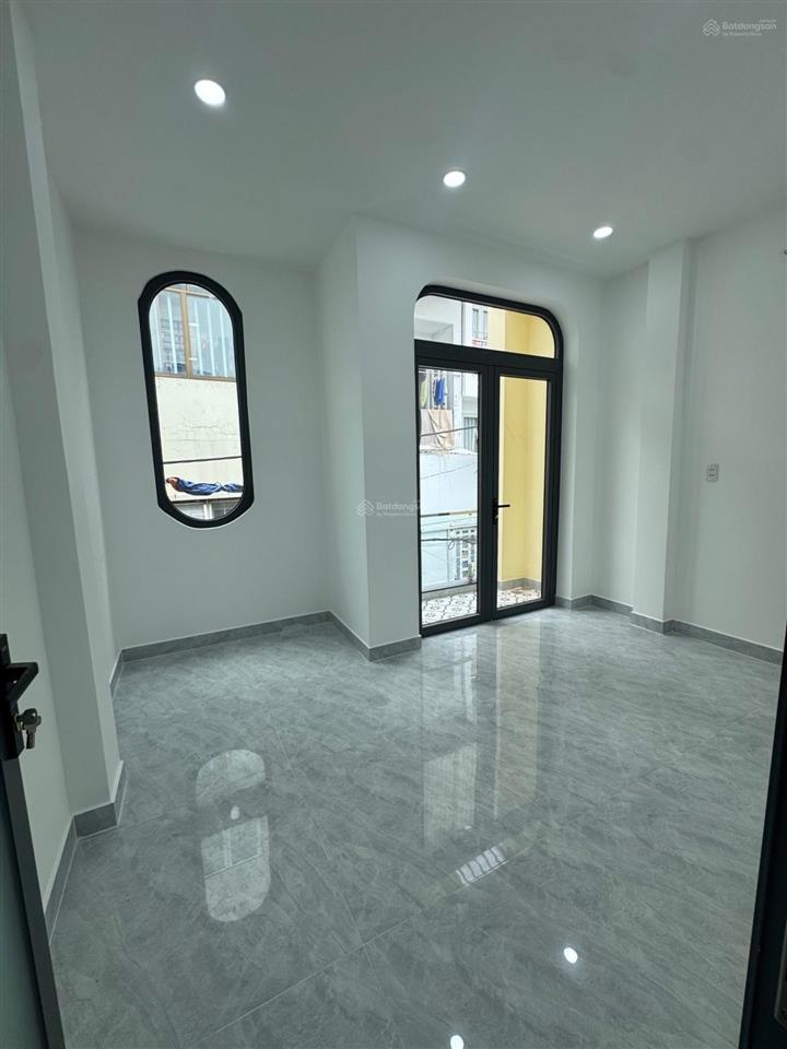 Sát mt lạc long quân. minh phụng. bình thới. dt 4x11m. 4 tỷ hơn. 2 tầng. hẻm 1/. xe hơi thông. q.11