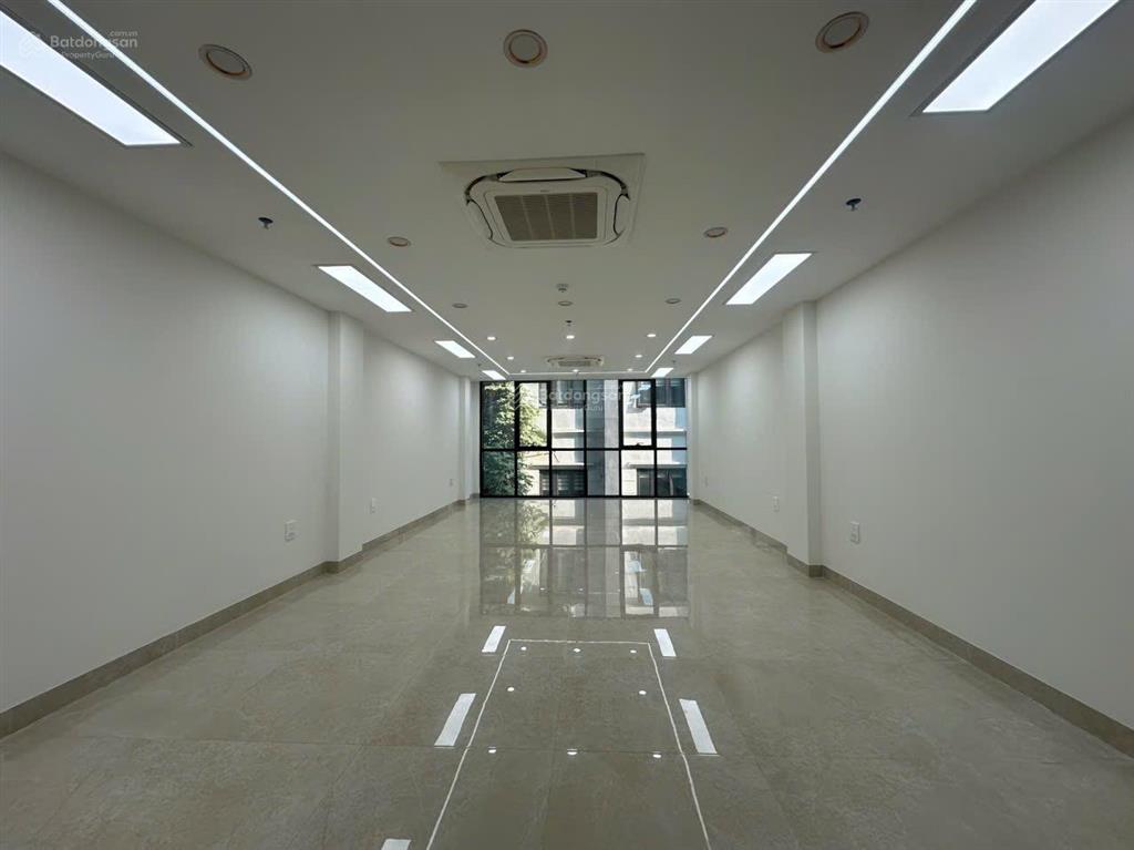 Bán nhà mp nguyễn văn huyên tt cầu giấy dt109m2 8t mt7m vị trí đẹp kd đỉnh  dòng tiền 100tr/tháng