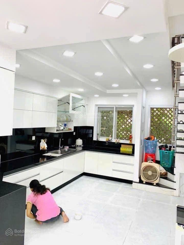 Hẻm bự xe hơi tới nhà  5 tầng  52m2  gần chợ bà chiểu  dòng tiền 23tr/tháng