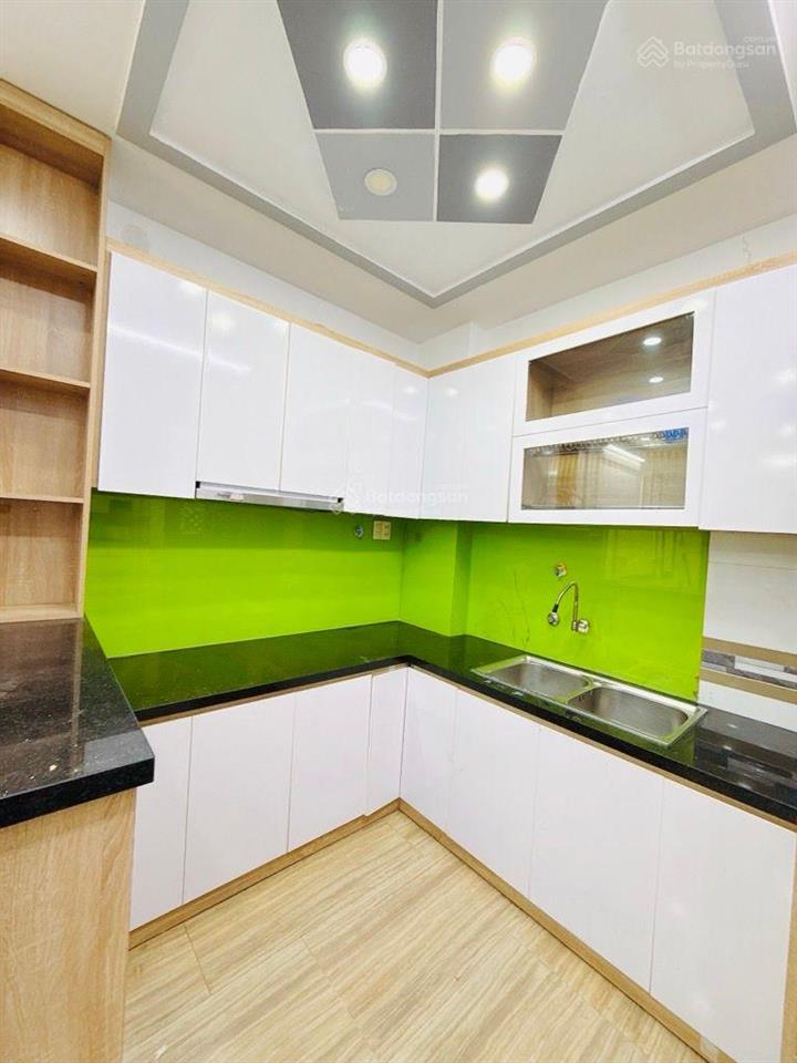 Huỳnh văn bánh phú nhuận  5 tầng  hẻm to bự đẹp