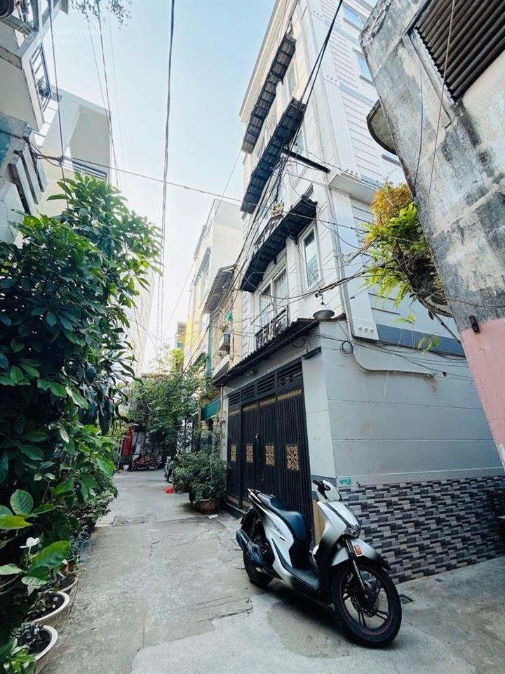 Huỳnh văn bánh phú nhuận  5 tầng  hẻm to bự đẹp