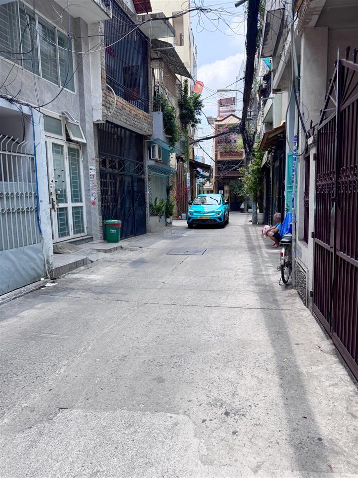 Huỳnh văn bánh phú nhuận  5 tầng  hẻm to bự đẹp