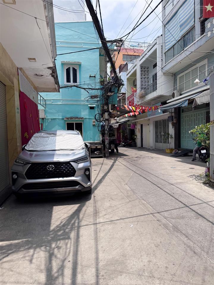 Huỳnh văn bánh phú nhuận  5 tầng  hẻm to bự đẹp