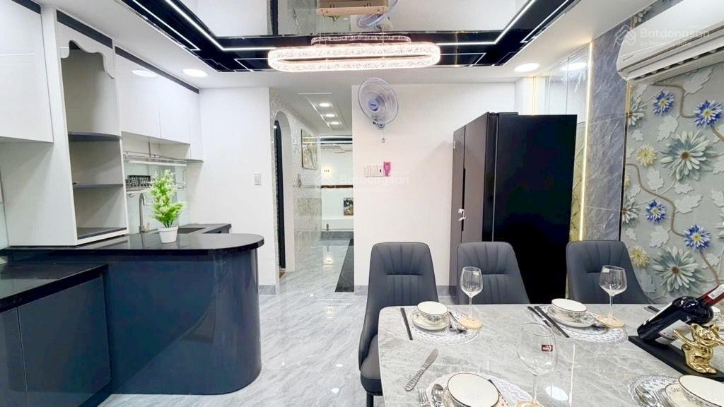 Sát phan huy ích  gò vấp  ô tô tới cửa  hẻm nhựa thông  45m vuông a4  5 tầng  full nội thất