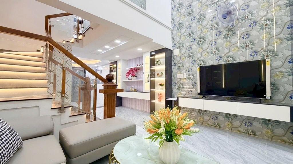 Sát phan huy ích  gò vấp  ô tô tới cửa  hẻm nhựa thông  45m vuông a4  5 tầng  full nội thất