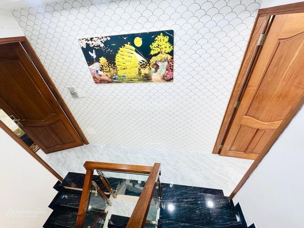 Sát phan huy ích  gò vấp  ô tô tới cửa  hẻm nhựa thông  45m vuông a4  5 tầng  full nội thất