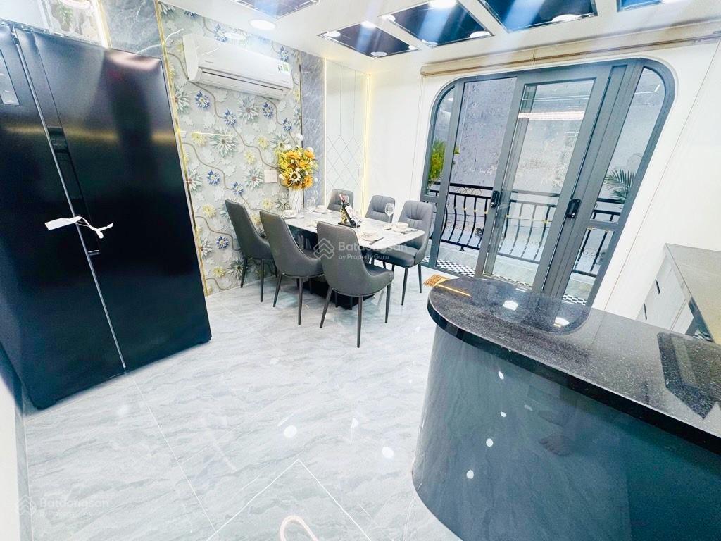 Sát phan huy ích  gò vấp  ô tô tới cửa  hẻm nhựa thông  45m vuông a4  5 tầng  full nội thất