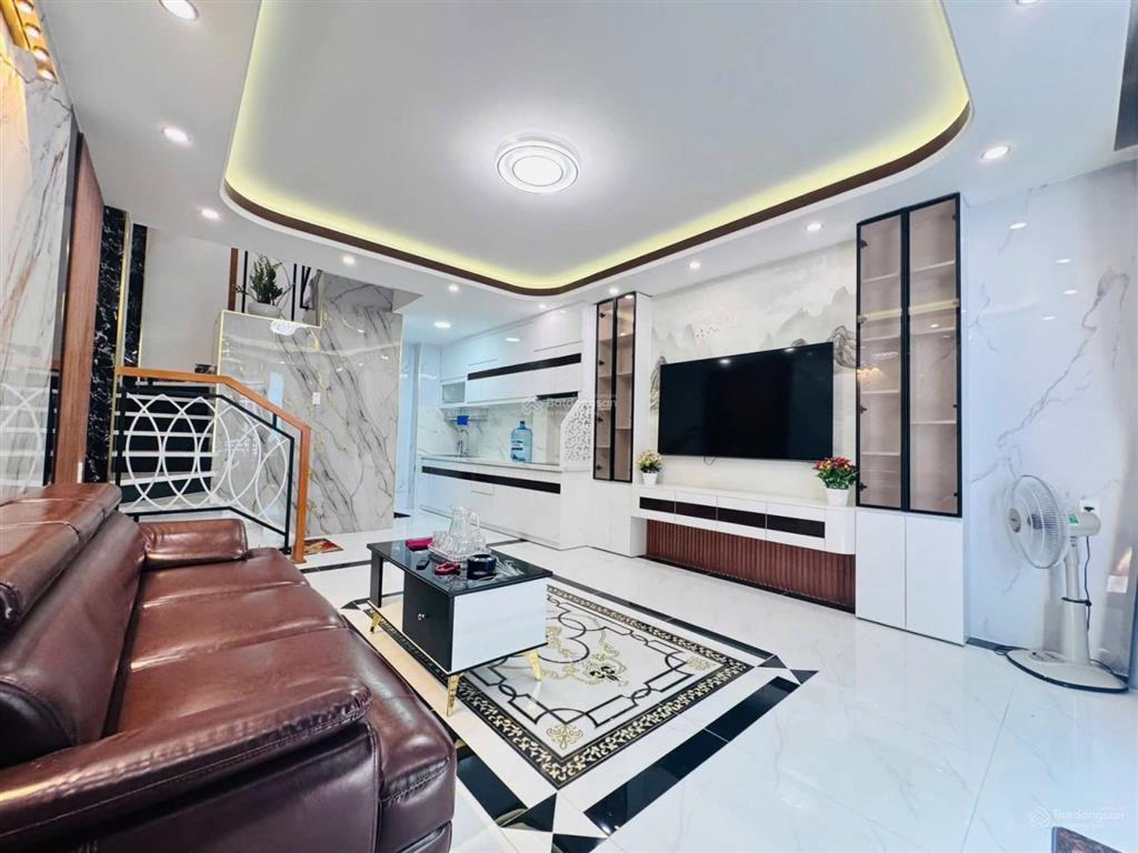 Sát phạm văn đồng  nhà mới đẹp  dân trí tốt yên tĩnh
