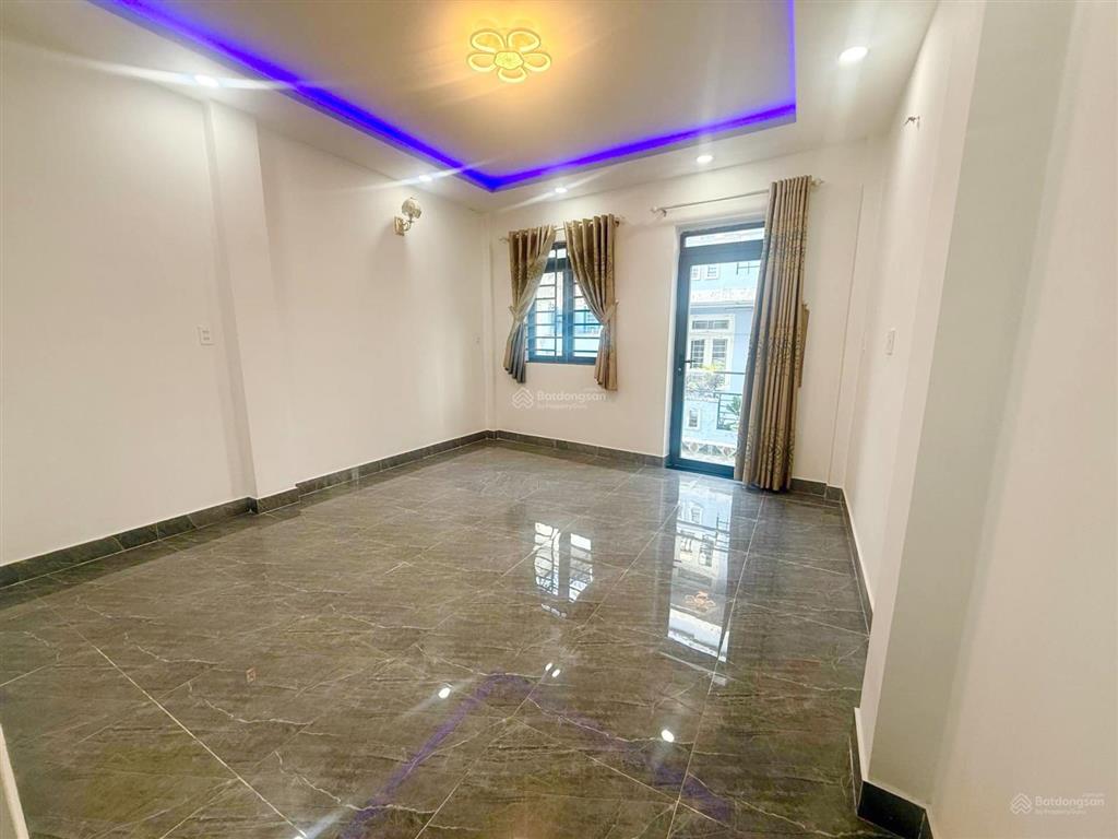 Sát dương quảng hàm đường vào 8m, mặt tiền nhà gần 4m nhà 5 tầng mới đẹp, giá 7.8 tỷ cực hiếm