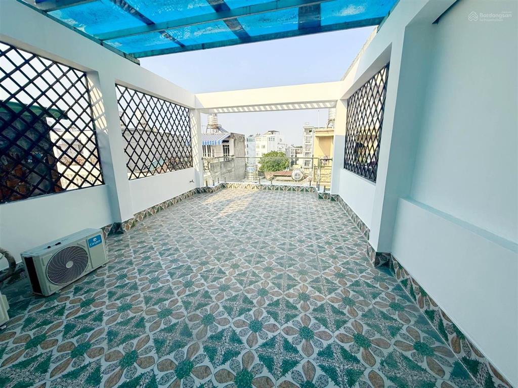 Sát dương quảng hàm đường vào 8m, mặt tiền nhà gần 4m nhà 5 tầng mới đẹp, giá 7.8 tỷ cực hiếm