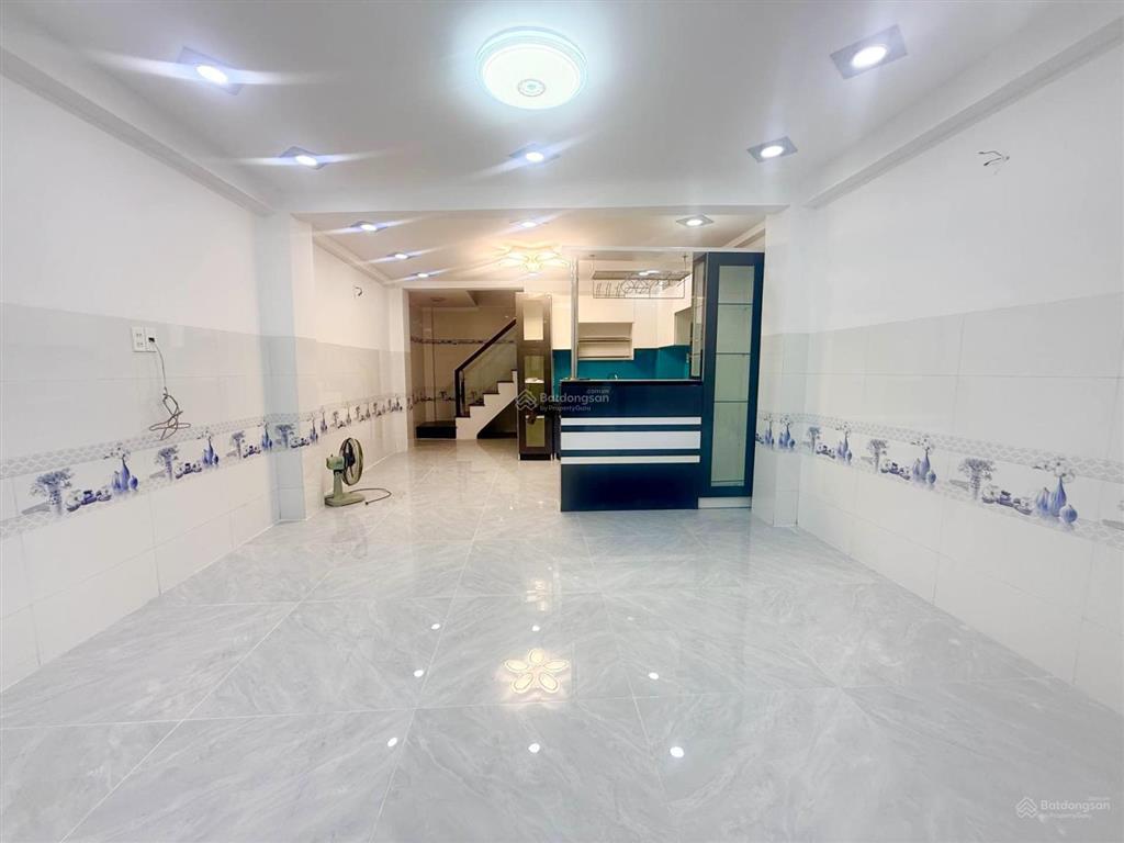 Sát dương quảng hàm đường vào 8m, mặt tiền nhà gần 4m nhà 5 tầng mới đẹp, giá 7.8 tỷ cực hiếm