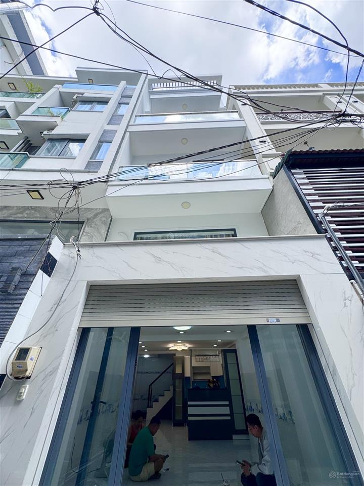 Sát dương quảng hàm đường vào 8m, mặt tiền nhà gần 4m nhà 5 tầng mới đẹp, giá 7.8 tỷ cực hiếm