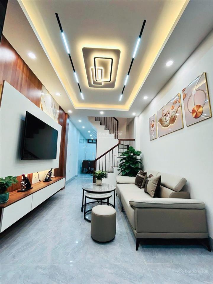 Nhỉnh 10 tỷ siêu phẩm cầu giấyoto tránhngõ rộng, dân trí cao, yên tĩnh,4 tầng,nội thất xịn