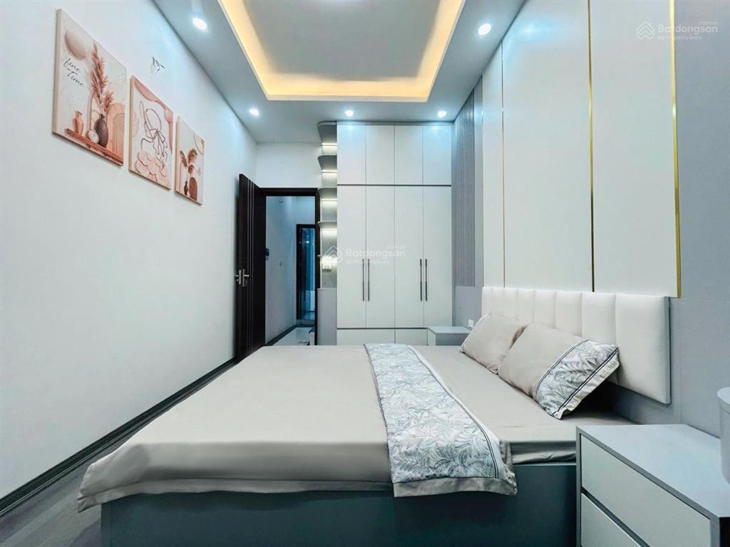 Nhỉnh 10 tỷ siêu phẩm cầu giấyoto tránhngõ rộng, dân trí cao, yên tĩnh,4 tầng,nội thất xịn