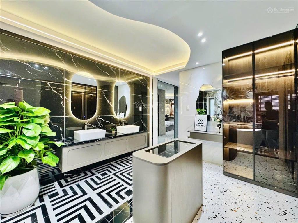 Nhà ngộp giá tốt đường trần thiện chánh  hoà hưng  81m thuê 34tr. gần vạn hạnh mall