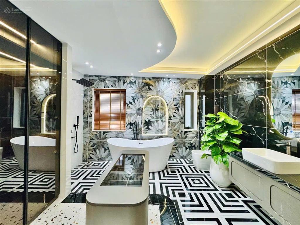 Nhà ngộp giá tốt đường trần thiện chánh  hoà hưng  81m thuê 34tr. gần vạn hạnh mall