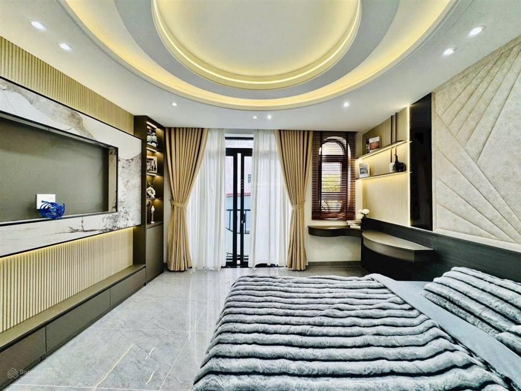 Nhà ngộp giá tốt đường trần thiện chánh  hoà hưng  81m thuê 34tr. gần vạn hạnh mall