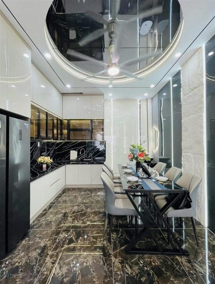 Về quê bán nhà đường nguyễn cảnh chân  quận 1  giá7,15tỷ/70m2 (5x14)  dòng tiền 30tr/tháng