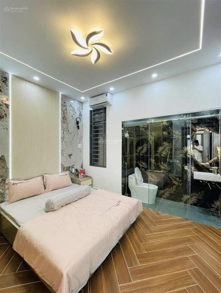 Về quê bán nhà đường nguyễn cảnh chân  quận 1  giá7,15tỷ/70m2 (5x14)  dòng tiền 30tr/tháng