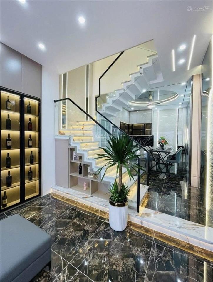Về quê bán nhà đường nguyễn cảnh chân  quận 1  giá7,15tỷ/70m2 (5x14)  dòng tiền 30tr/tháng