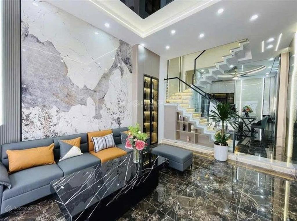 Về quê bán nhà đường nguyễn cảnh chân  quận 1  giá7,15tỷ/70m2 (5x14)  dòng tiền 30tr/tháng