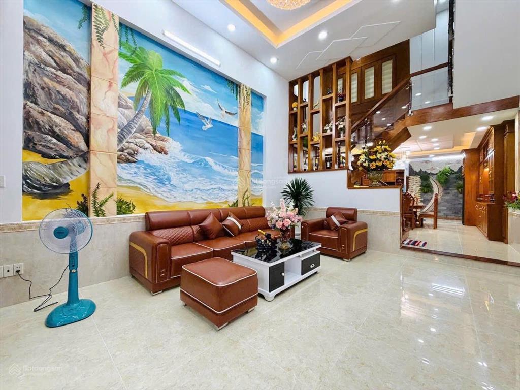 Dì sáu về quê bán căn nhà đường ký hoà  q5  dt 81m2  gần bv đh y dược  thuê 24tr/tháng