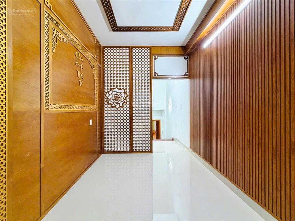 Dì sáu về quê bán căn nhà đường ký hoà  q5  dt 81m2  gần bv đh y dược  thuê 24tr/tháng