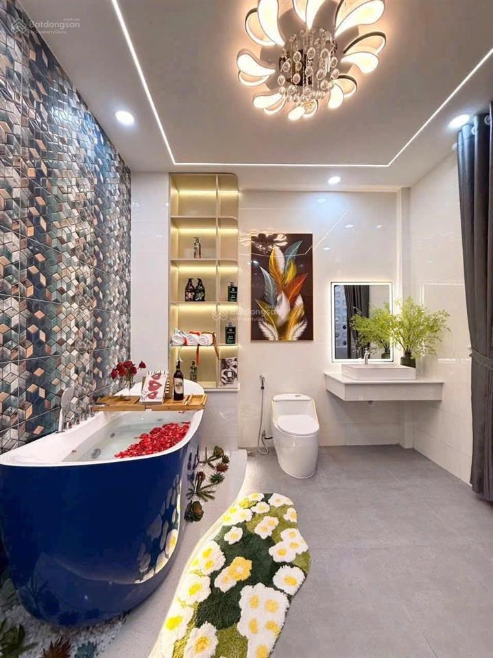 Về quê cần bán nhà  vườn chuối, quận 3  giá 6,36 tỷ/70m2  cho thuê 25tr/th  gần chợ vườn chuối