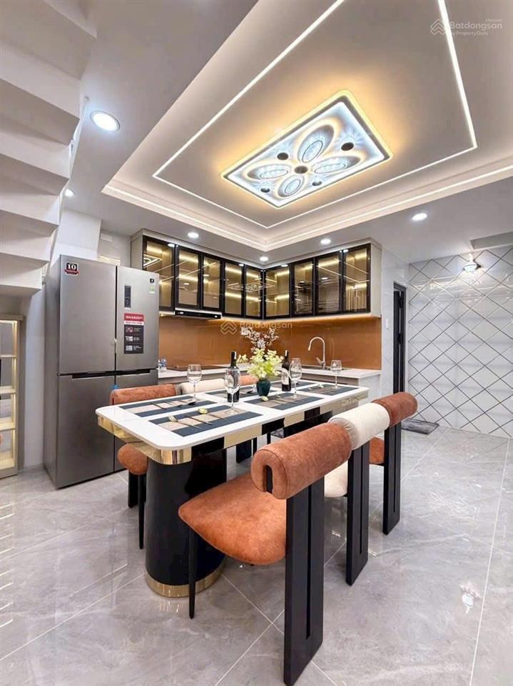 Về quê cần bán nhà  vườn chuối, quận 3  giá 6,36 tỷ/70m2  cho thuê 25tr/th  gần chợ vườn chuối