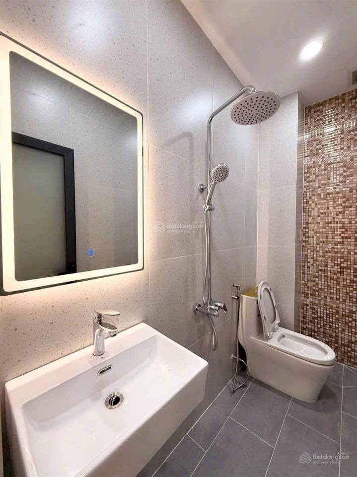 Về quê cần bán nhà  vườn chuối, quận 3  giá 6,36 tỷ/70m2  cho thuê 25tr/th  gần chợ vườn chuối