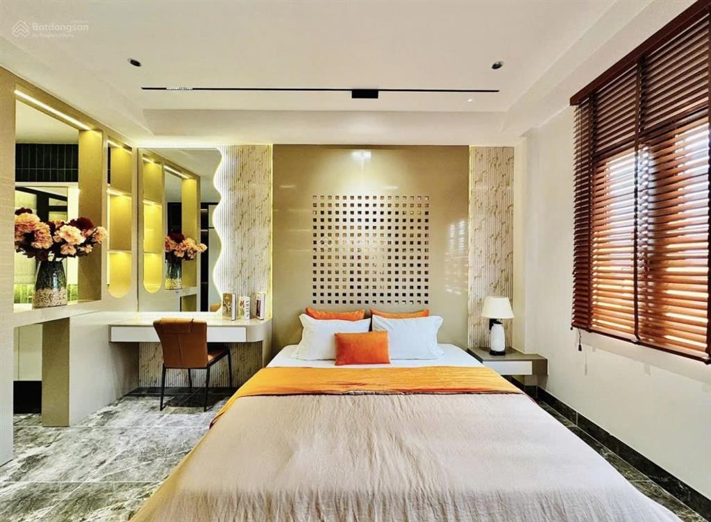 Bán nhanh nhà ngay đh văn lang  full nội thất có sẵn  giá 6,75tỷ/80m2  dòng tiền 32tr/tháng