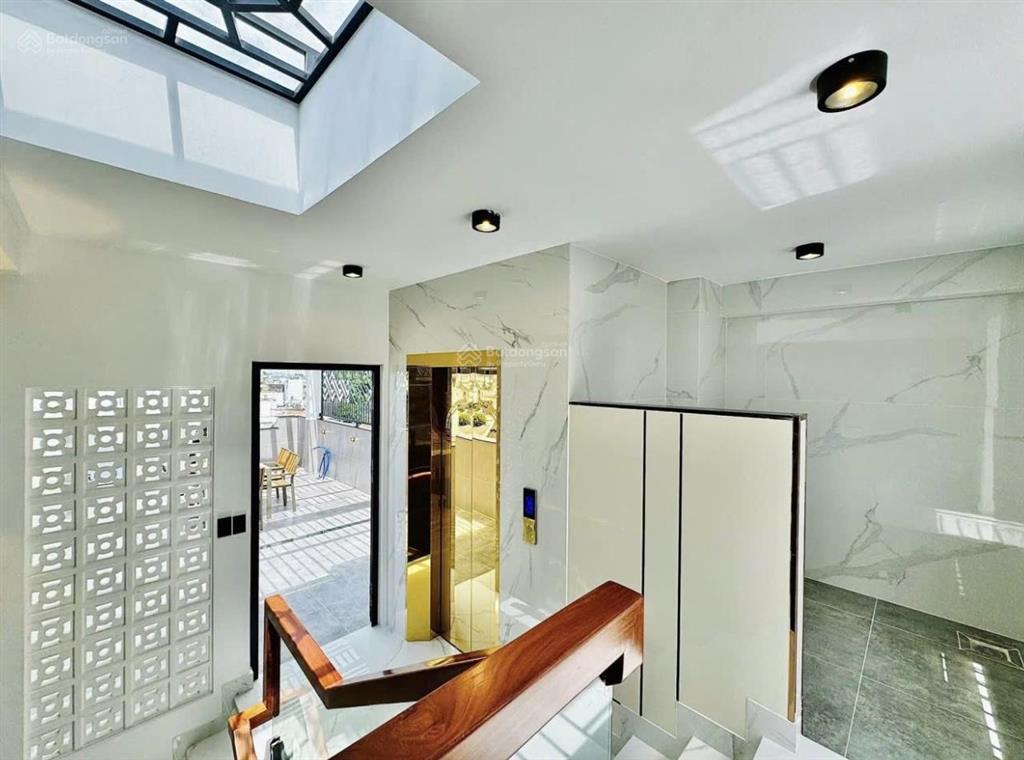 Bán nhanh nhà ngay đh văn lang  full nội thất có sẵn  giá 6,75tỷ/80m2  dòng tiền 32tr/tháng