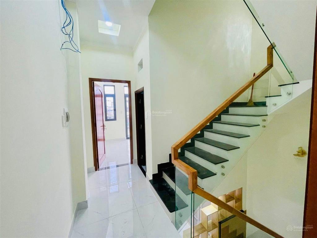 Bán gấp nhà đẹp hiện đại nằm ngay đường tam đa, quận 9  giá 3,18tỷ/80m2  gần kđt tăng long  shr