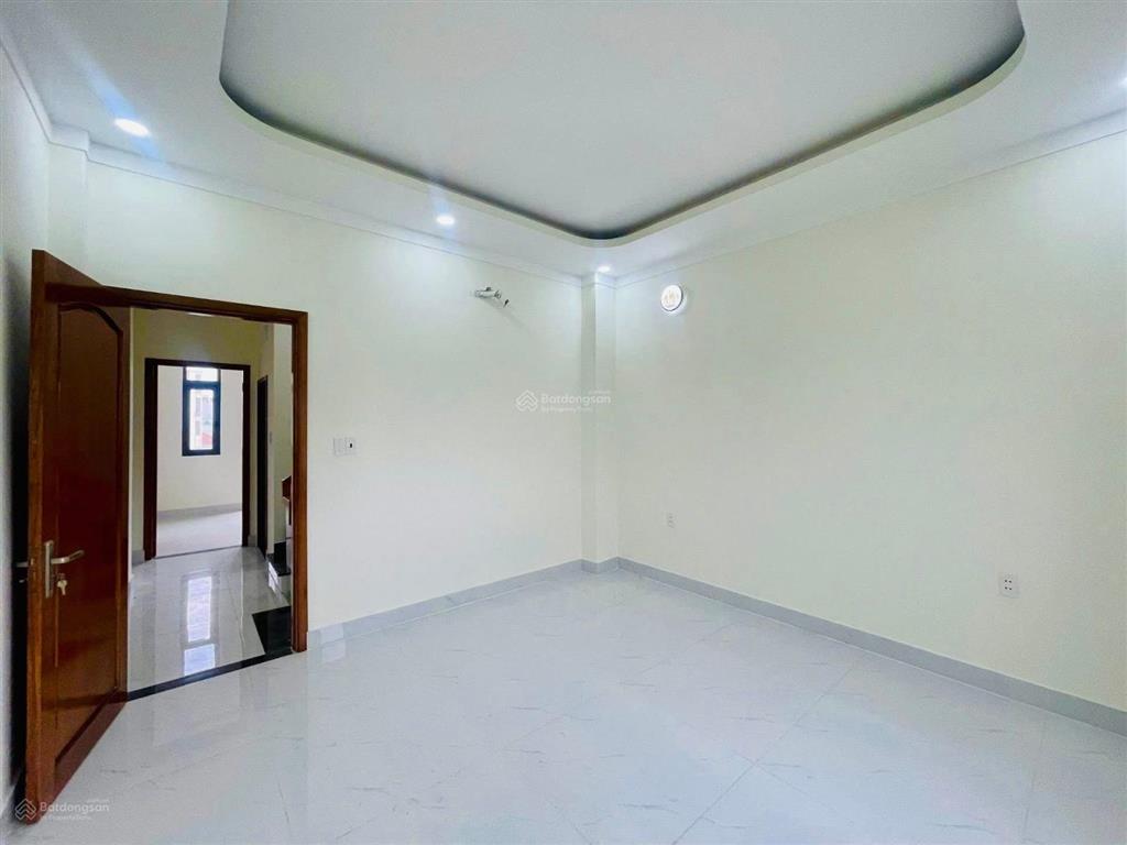 Bán gấp nhà đẹp hiện đại nằm ngay đường tam đa, quận 9  giá 3,18tỷ/80m2  gần kđt tăng long  shr