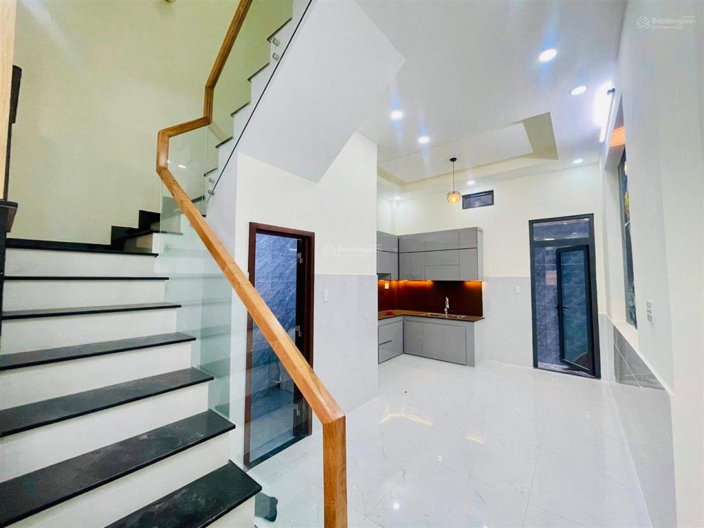 Bán gấp nhà đẹp hiện đại nằm ngay đường tam đa, quận 9  giá 3,18tỷ/80m2  gần kđt tăng long  shr